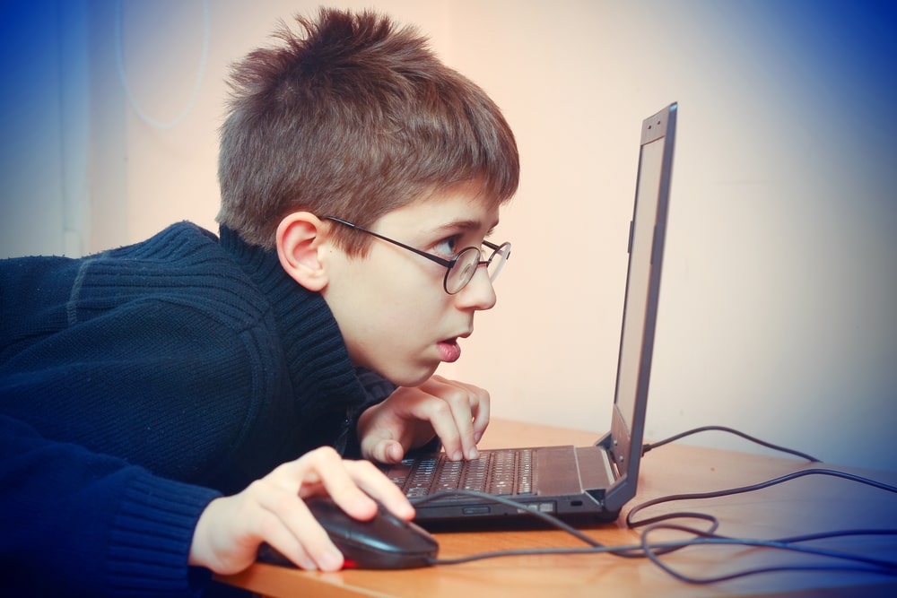 Warning Signs Your Teen May Have An Internet Addiction