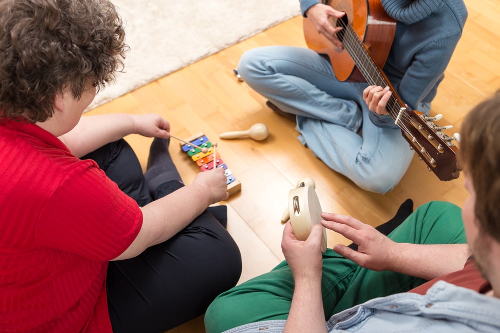 The Benefits of Art and Music Therapy for Teens with Autism